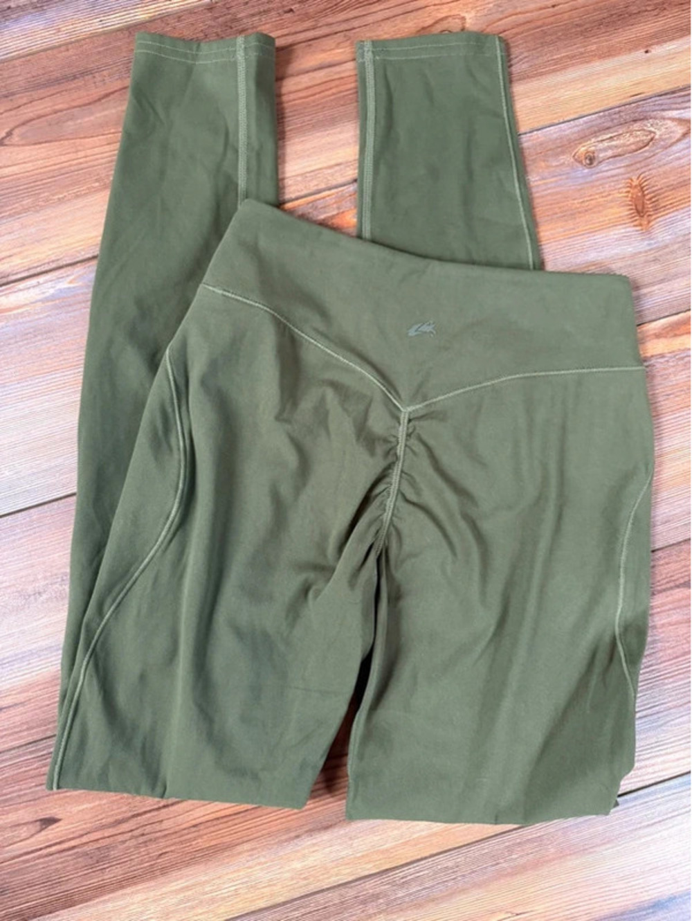 Alphalete butt scrunch leggings size medium